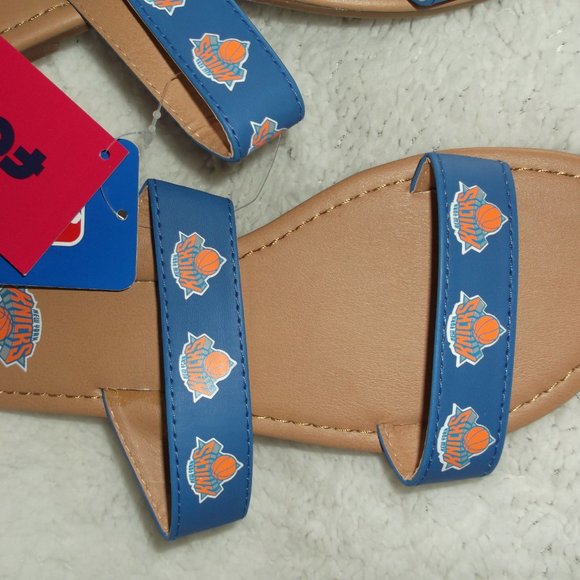 NWT - New York Knicks Double Strap Sandals - Small (5/6) - Picture 4 of 11